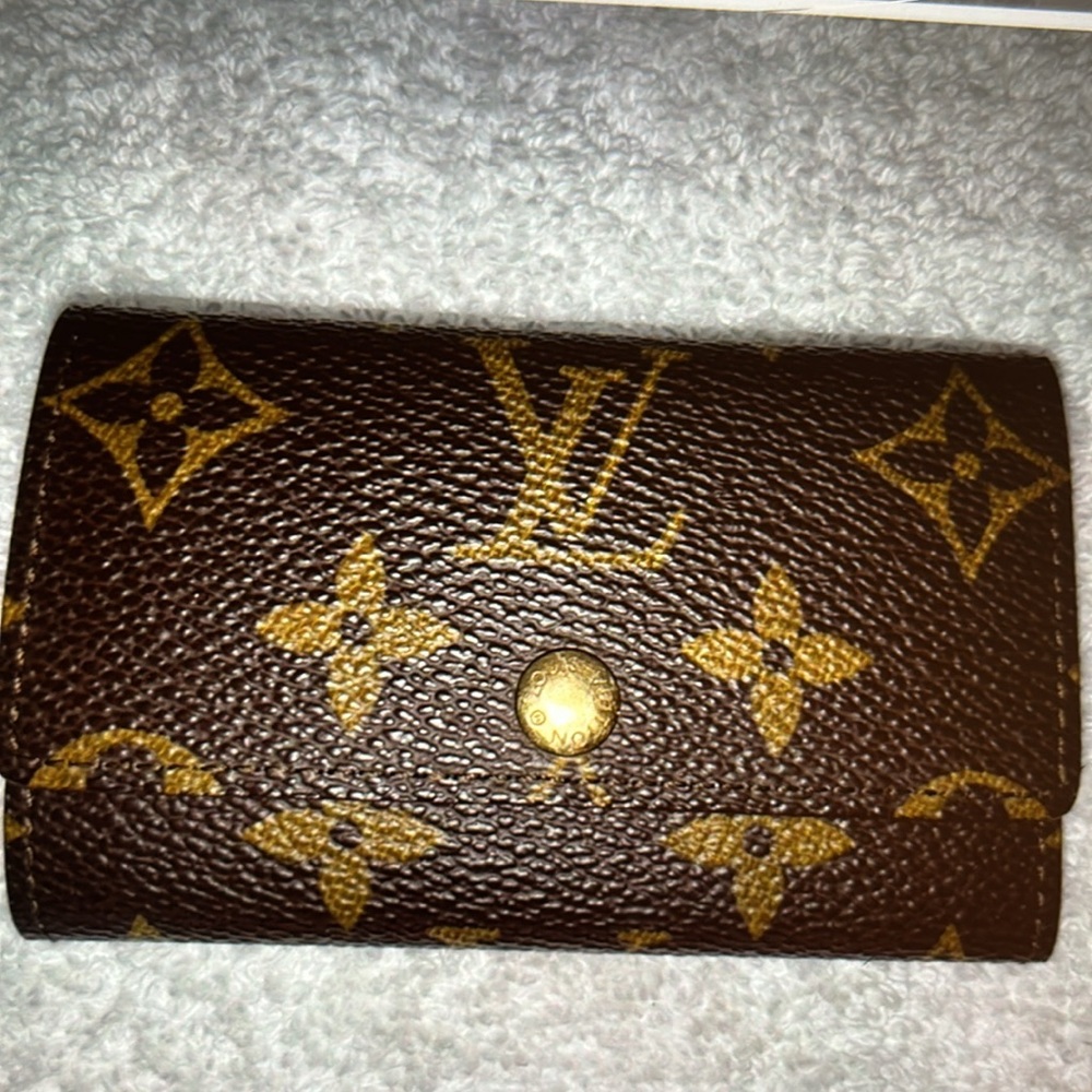 Louis Vuitton Brown and Gold Monogram Key holder/ Card case - Picture 2 of 9